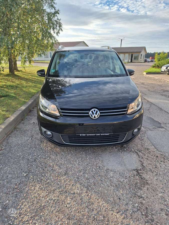 Volkswagen Touran 2011 — rear view