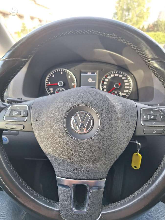 Volkswagen Touran 2011 — photo 5