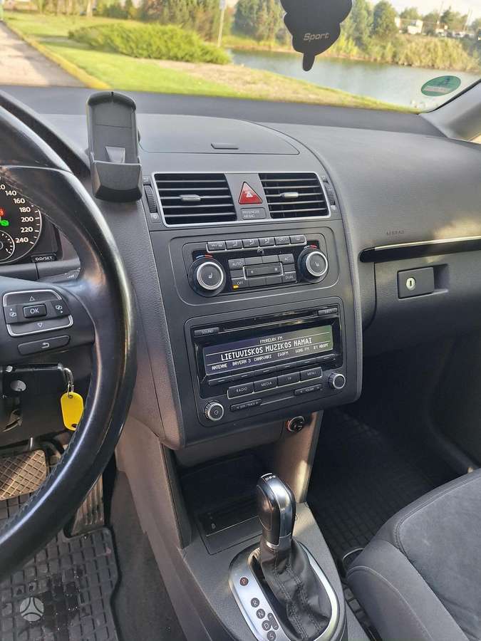 Volkswagen Touran 2011 — photo 6