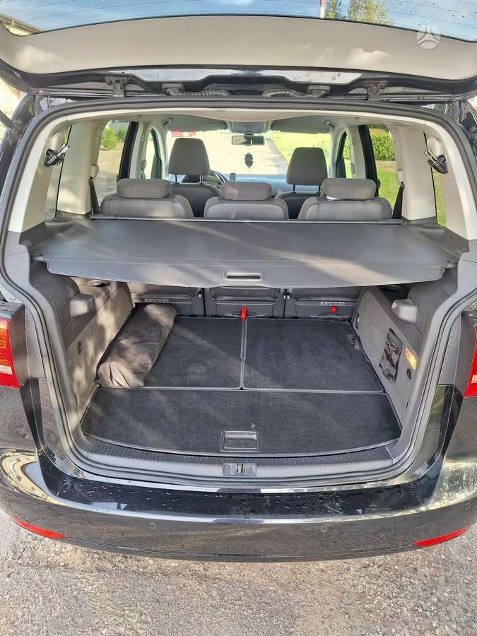 Volkswagen Touran 2011 — photo 7