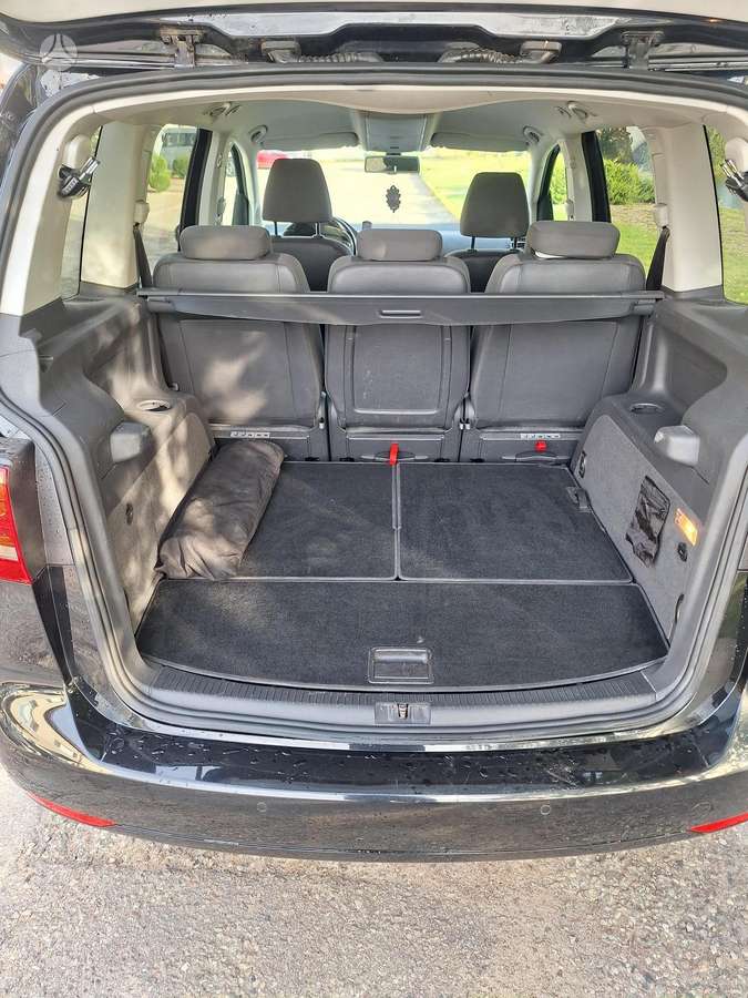 Volkswagen Touran 2011 — photo 8