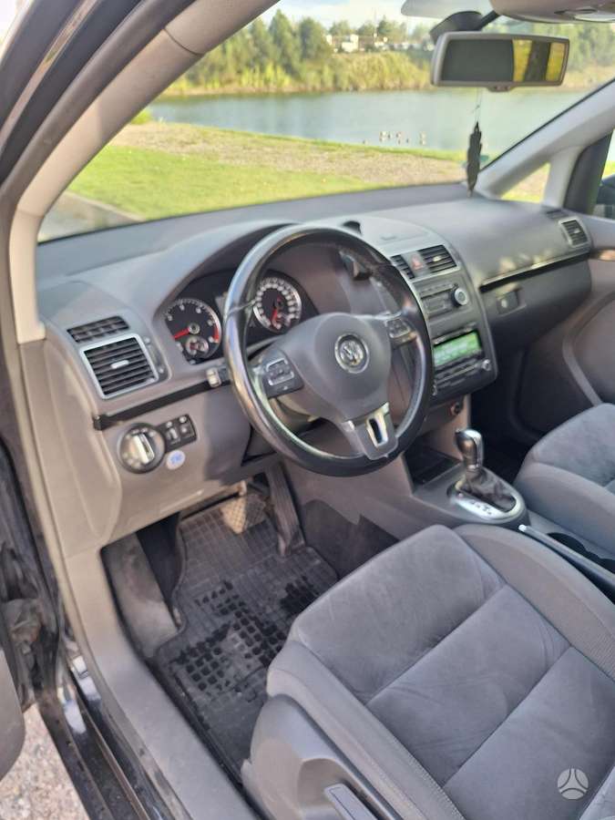 Volkswagen Touran 2011 — photo 9