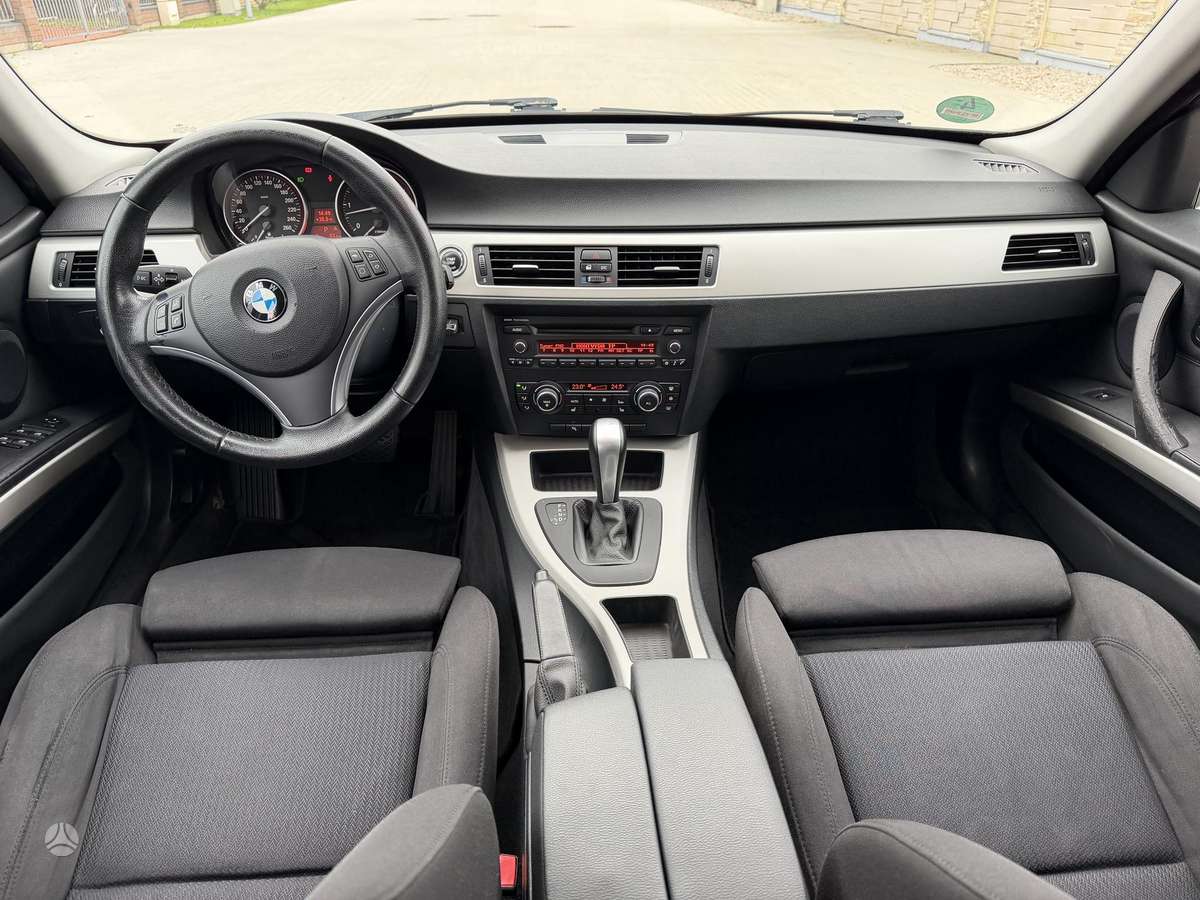 BMW 325 2010 — photo 12