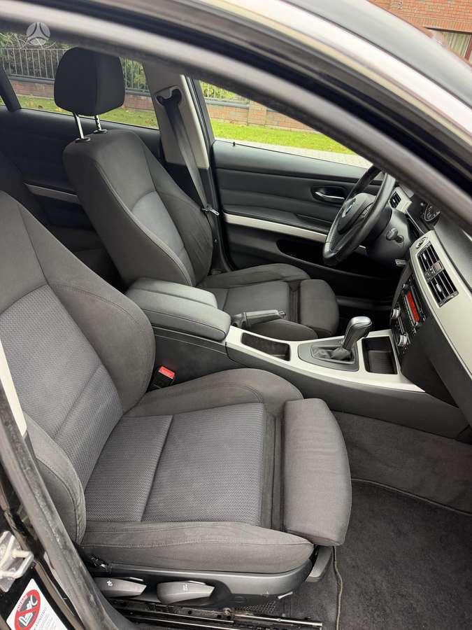 BMW 325 2010 — photo 13