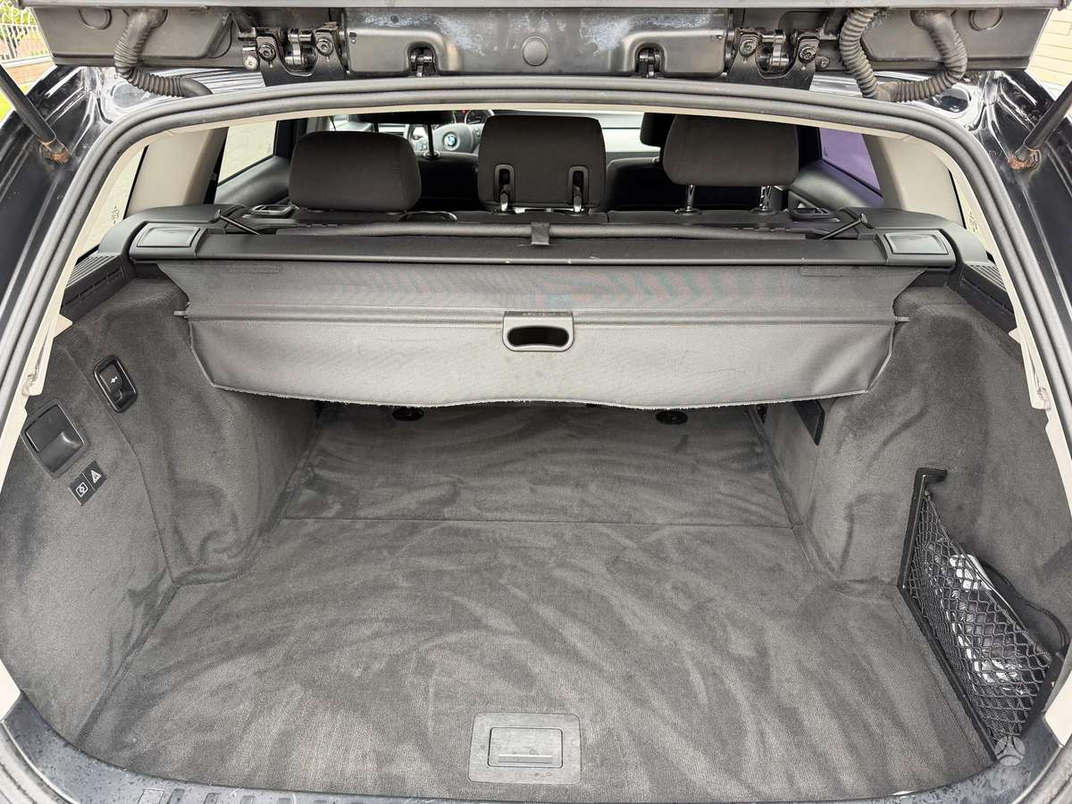 BMW 325 2010 — photo 14