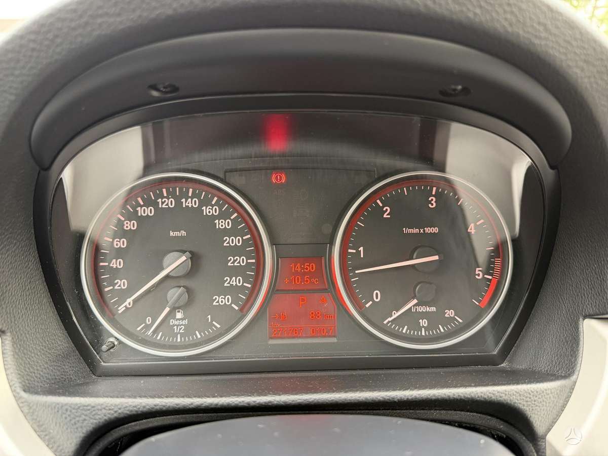 BMW 325 2010 — photo 16