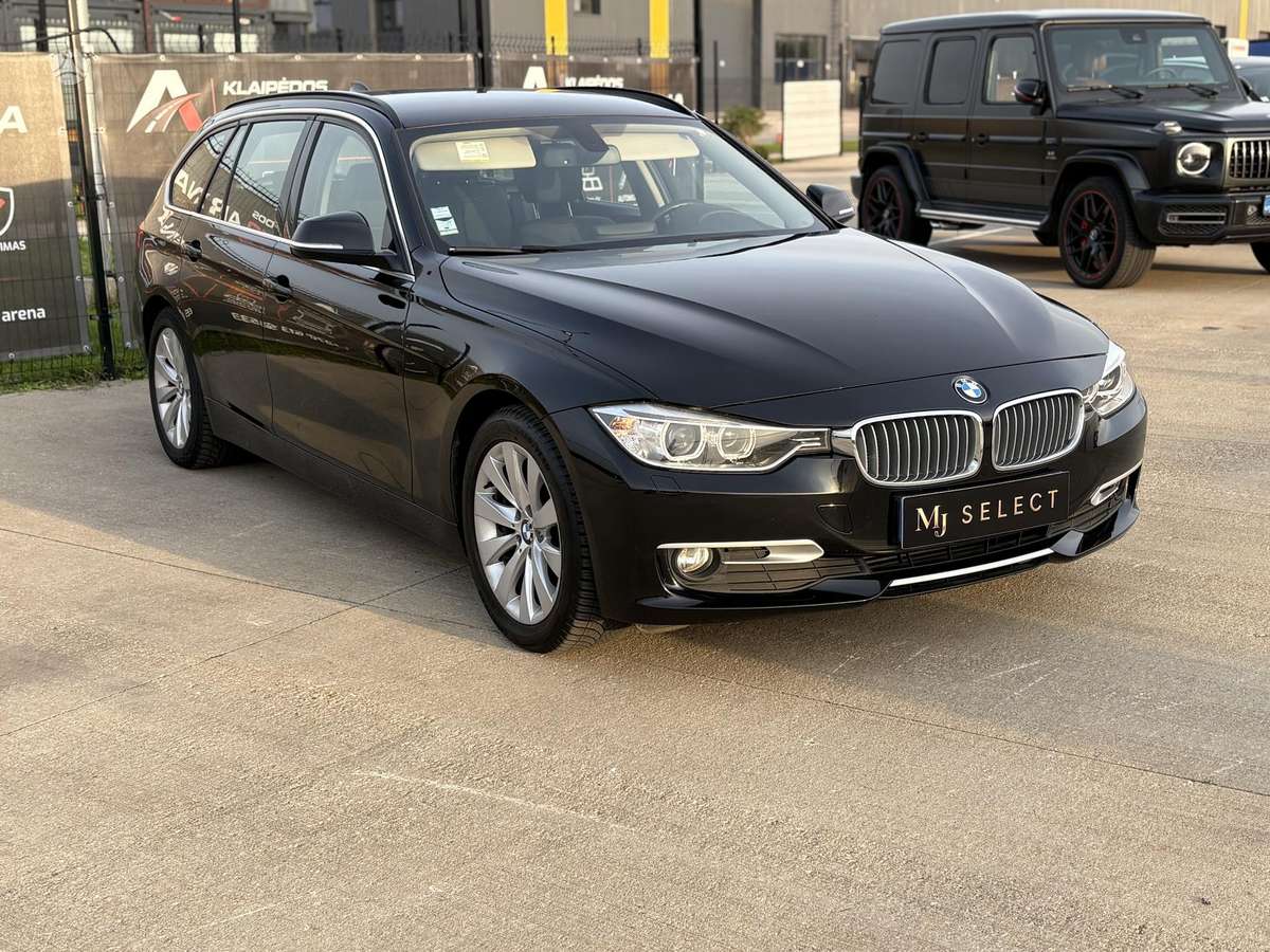 BMW 320 2013 — вигляд ззаду