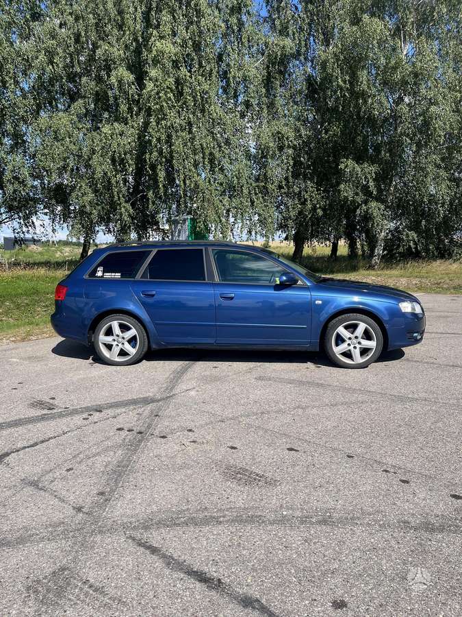 Audi A4 2005 — салон
