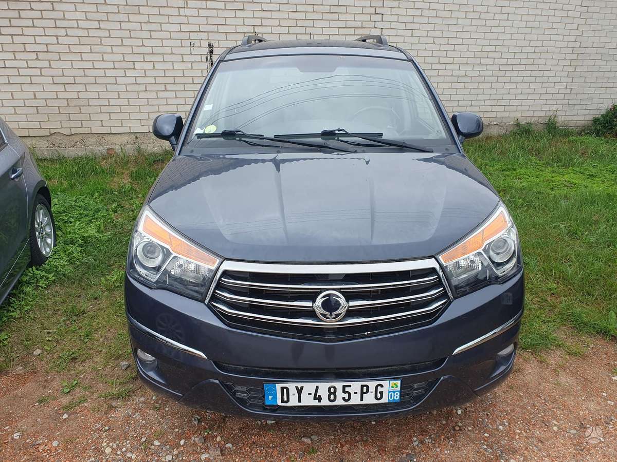 SsangYong Rodius 2015 — вигляд ззаду