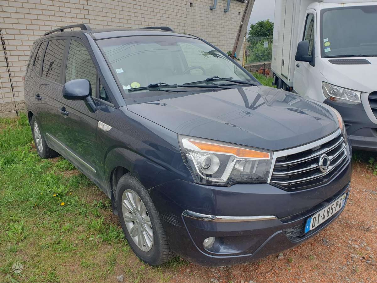 SsangYong Rodius 2015 — салон