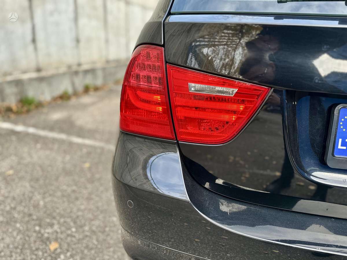BMW 320 2011 — photo 12