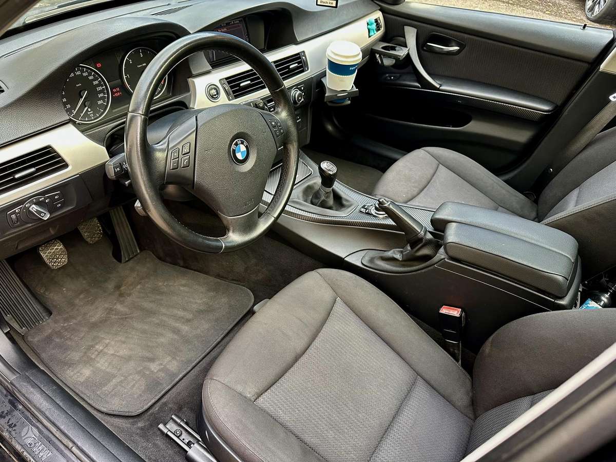 BMW 320 2011 — photo 13
