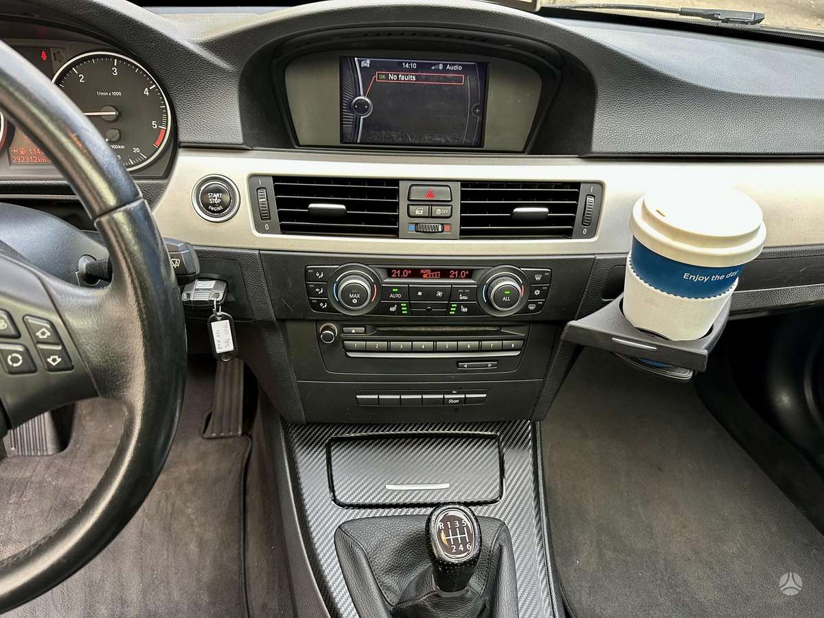 BMW 320 2011 — photo 16
