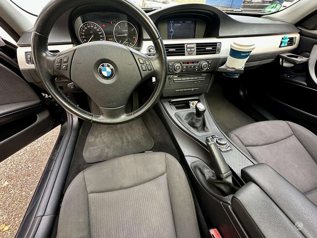 BMW 320 2011 — photo 17