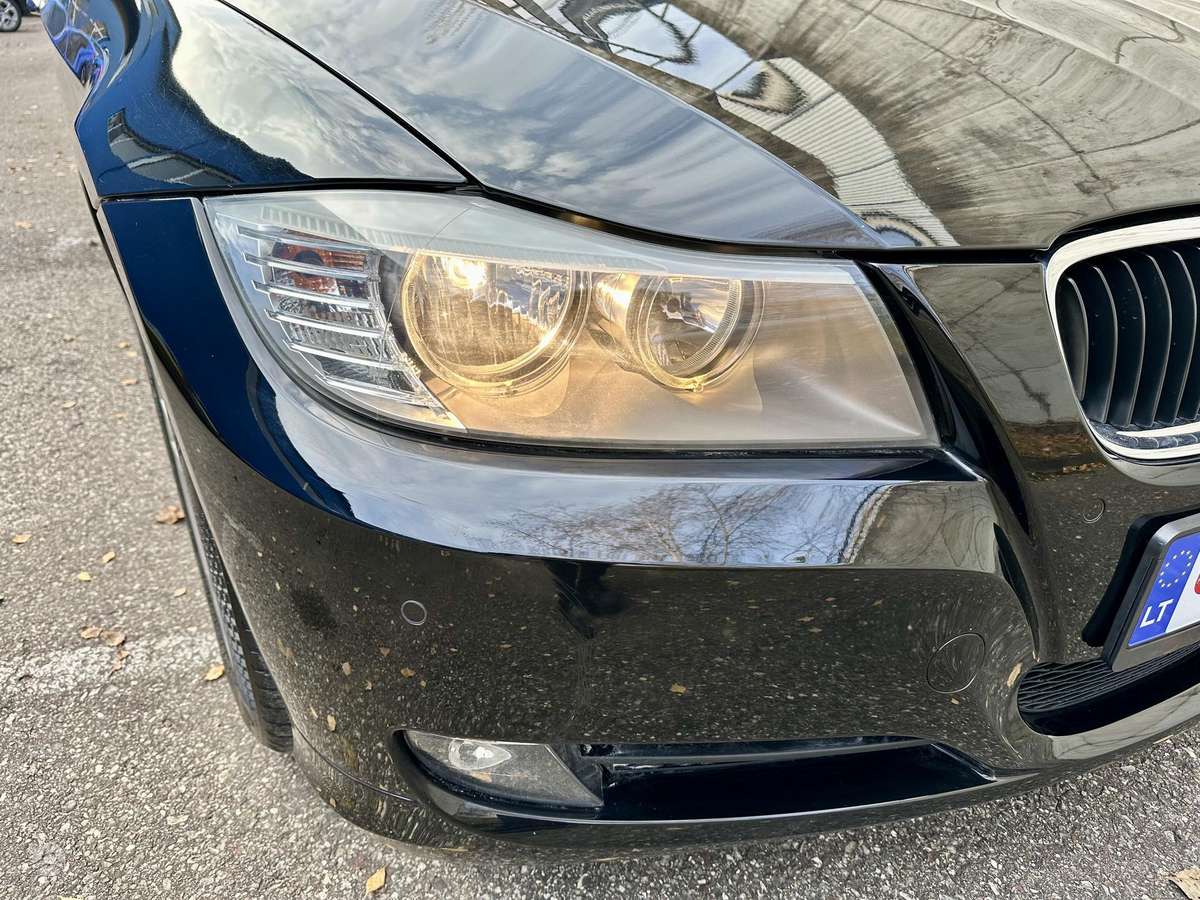 BMW 320 2011 — photo 21
