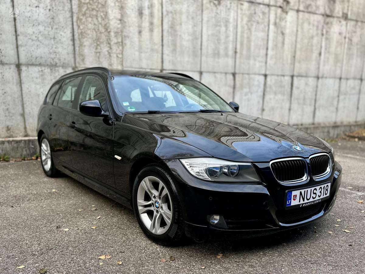 BMW 320 2011 — interior