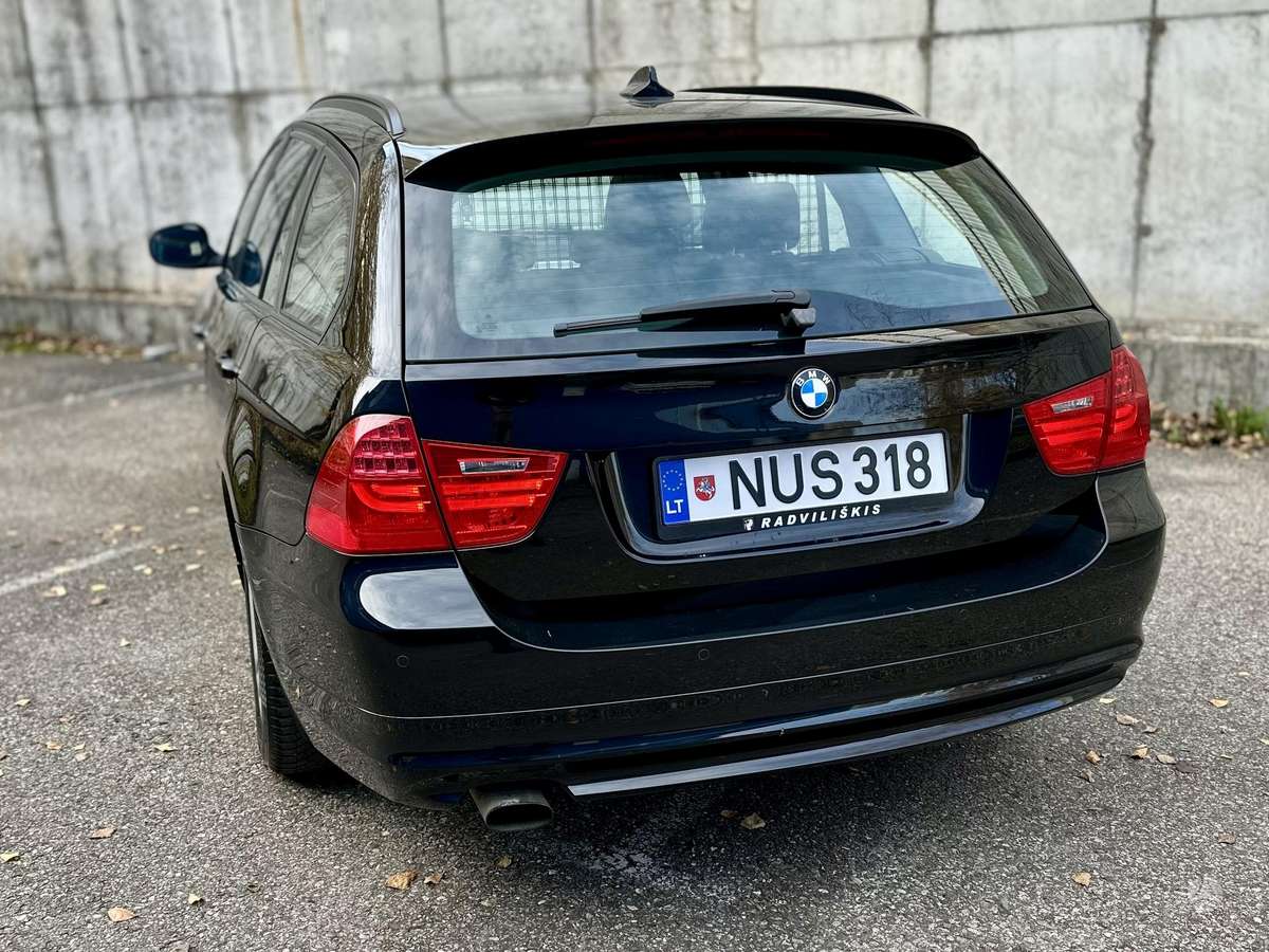 BMW 320 2011 — photo 8