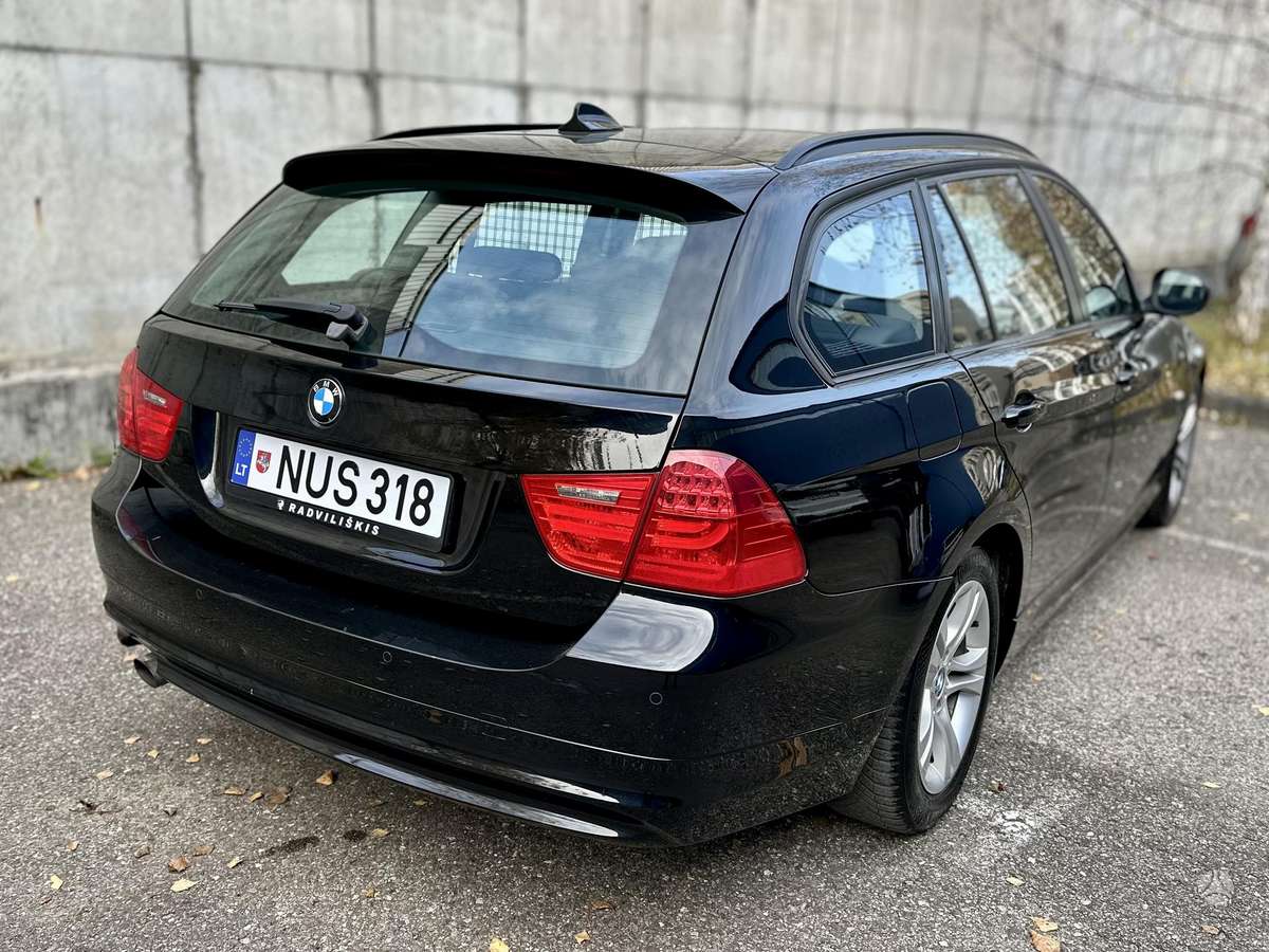 BMW 320 2011 — photo 9