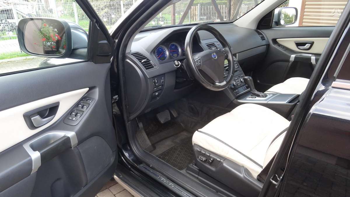 Volvo XC90 2010 — photo 22