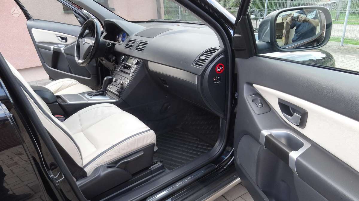 Volvo XC90 2010 — photo 24