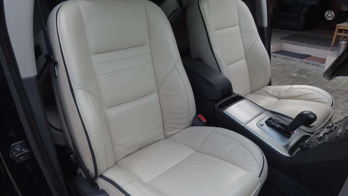 Volvo XC90 2010 — photo 25