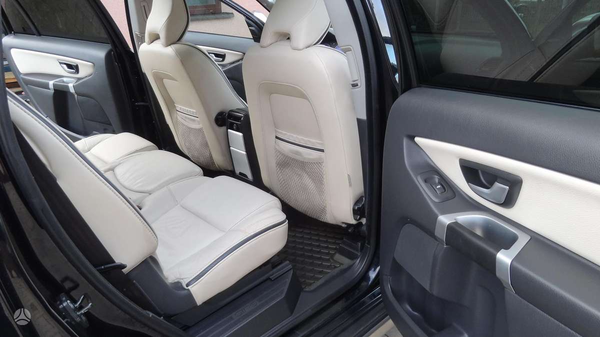 Volvo XC90 2010 — photo 29