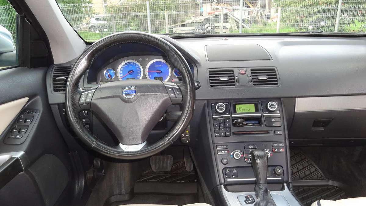 Volvo XC90 2010 — photo 33