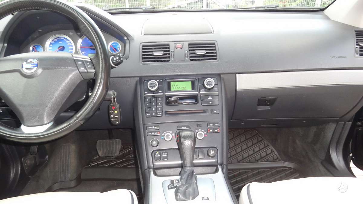 Volvo XC90 2010 — photo 34