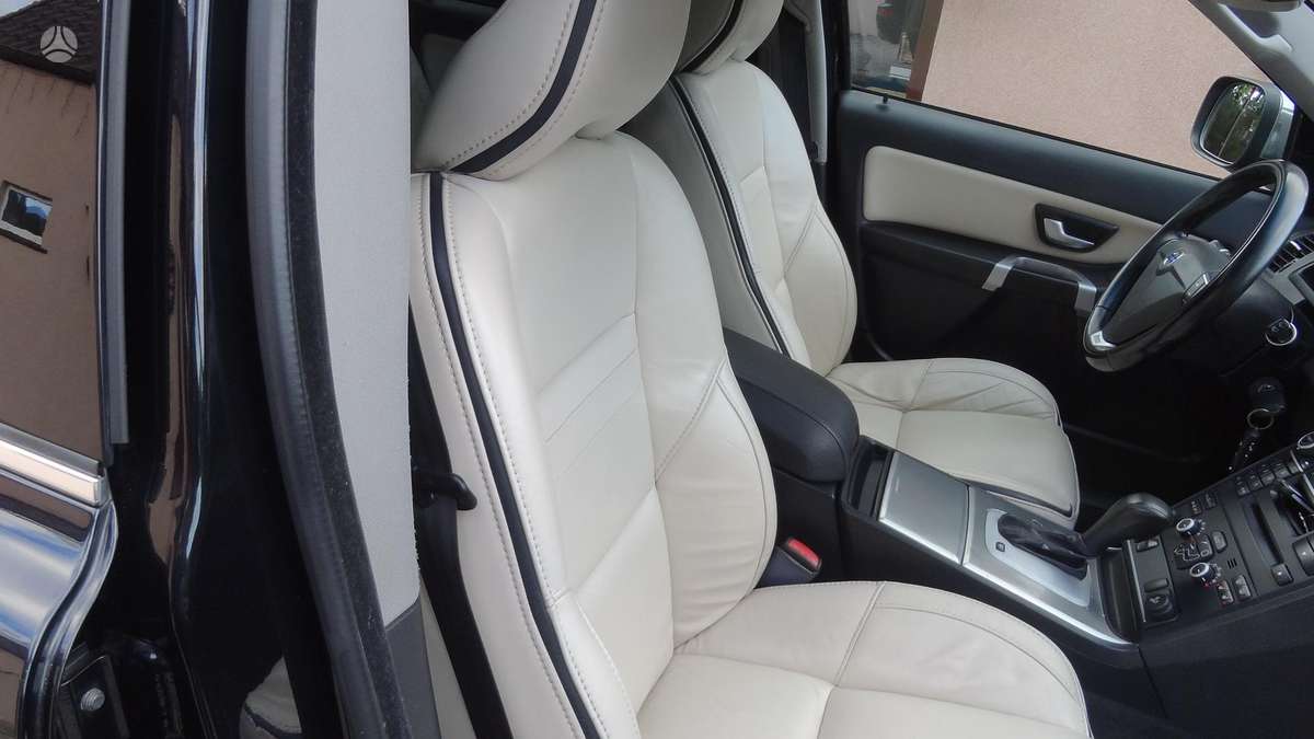 Volvo XC90 2010 — photo 38
