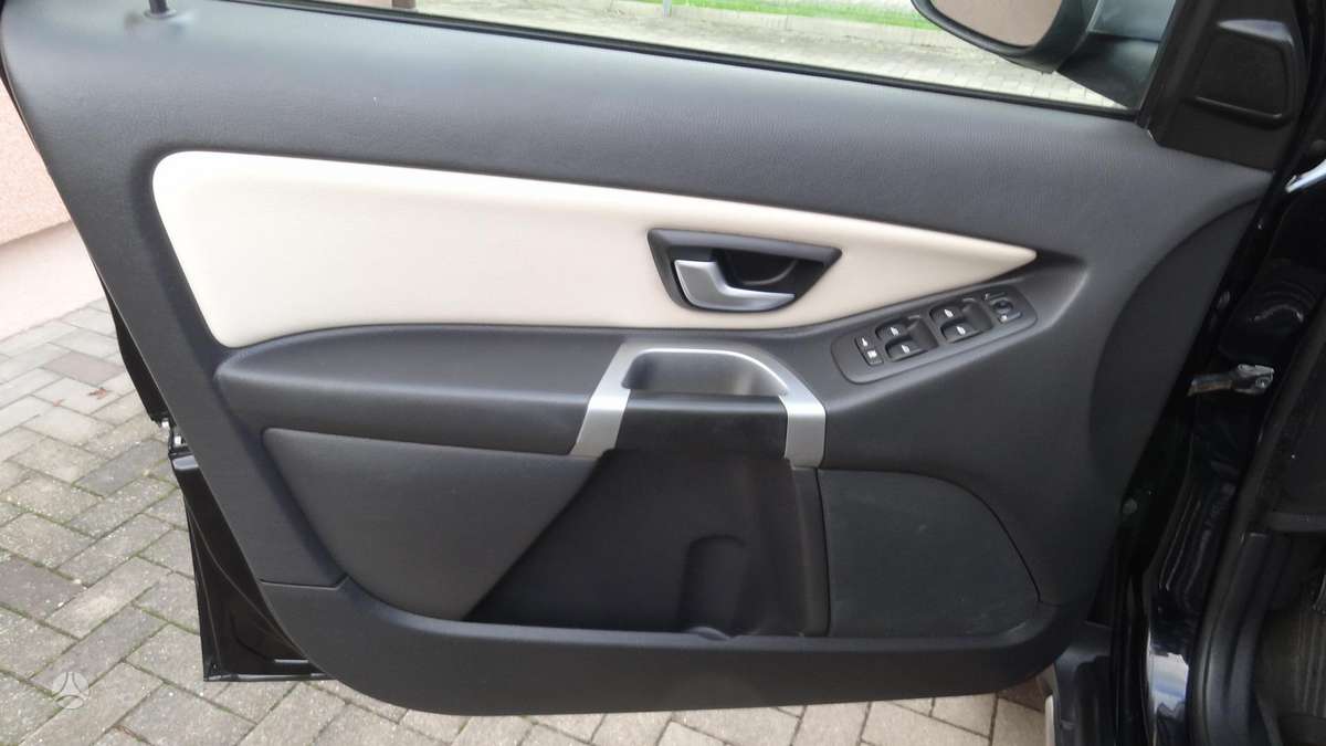 Volvo XC90 2010 — photo 40