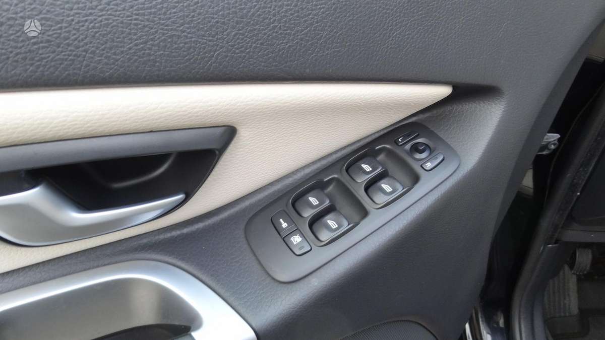Volvo XC90 2010 — photo 41