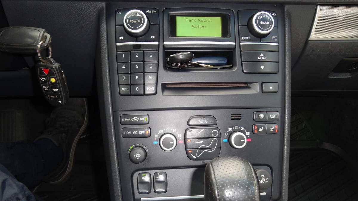 Volvo XC90 2010 — photo 42