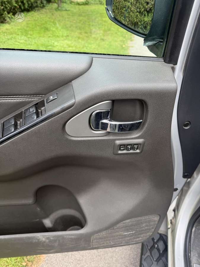 Nissan Pathfinder 2010 — фото 10