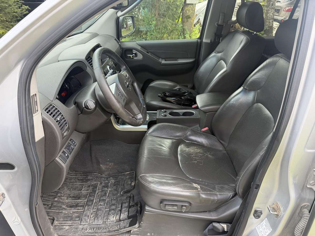 Nissan Pathfinder 2010 — фото 12
