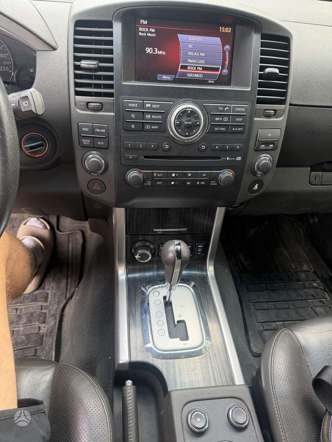 Nissan Pathfinder 2010 — фото 14