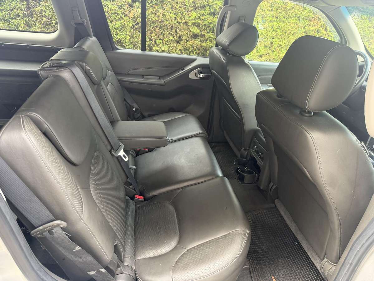 Nissan Pathfinder 2010 — фото 16