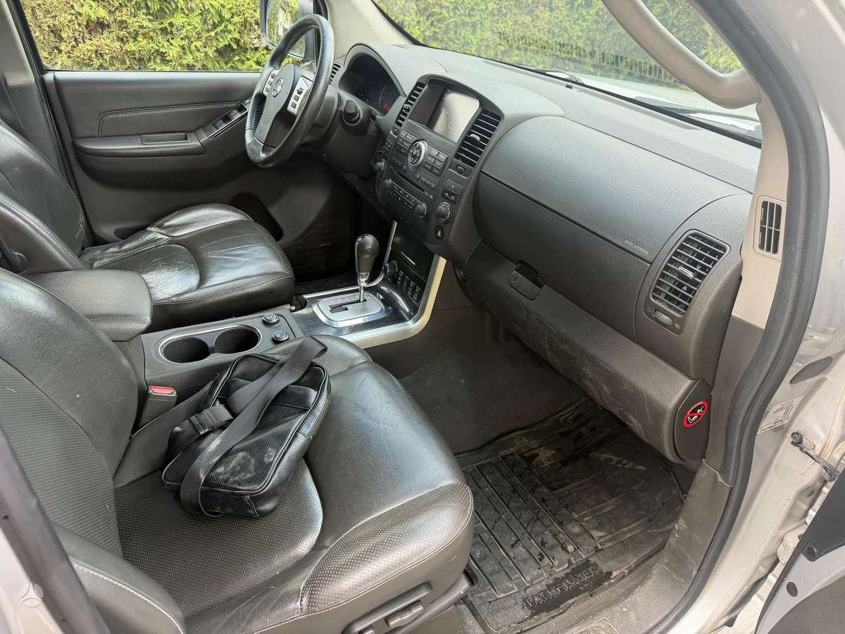 Nissan Pathfinder 2010 — фото 22