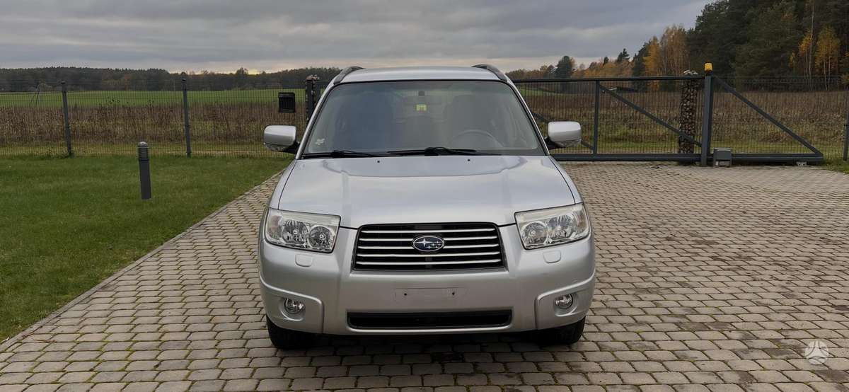 Subaru Forester 2007 — rear view