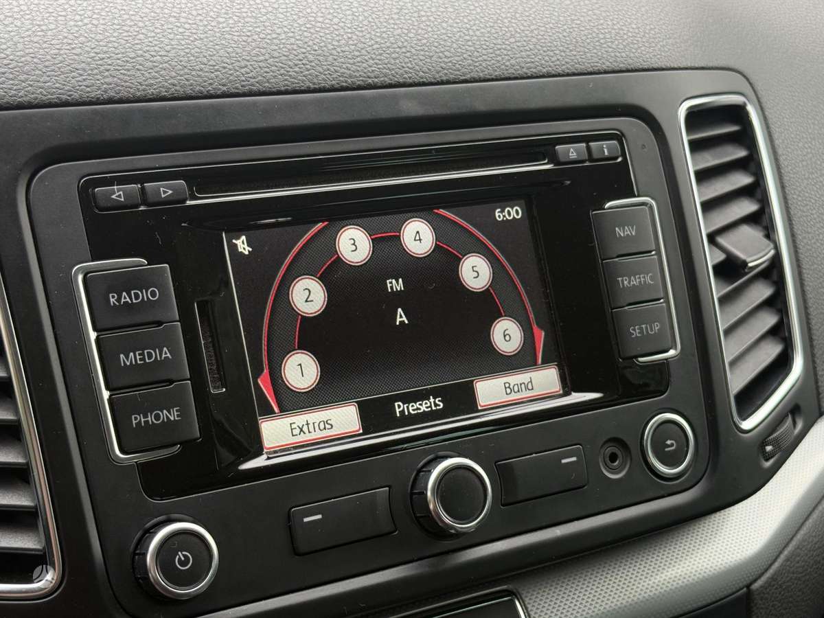 Volkswagen Sharan 2013 — photo 13