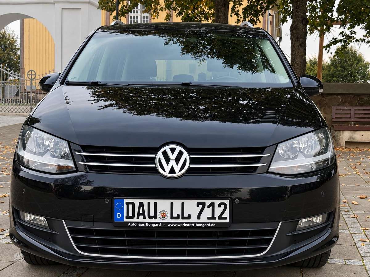 Volkswagen Sharan 2013 — rear view