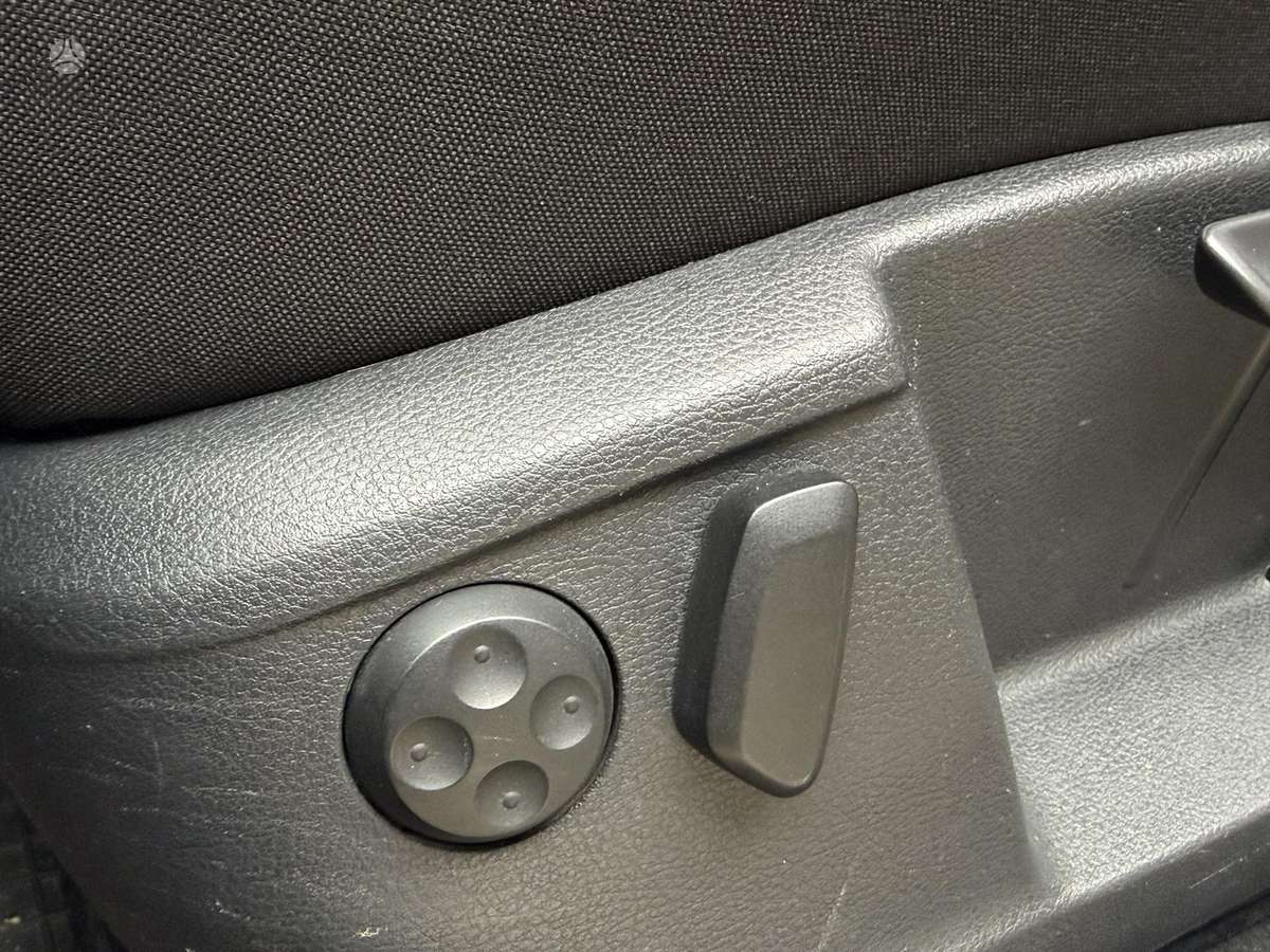 Volkswagen Sharan 2013 — photo 22