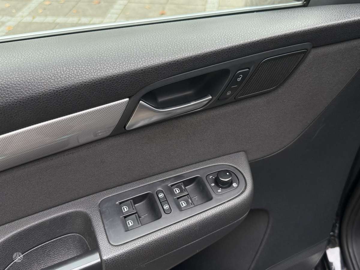 Volkswagen Sharan 2013 — photo 30