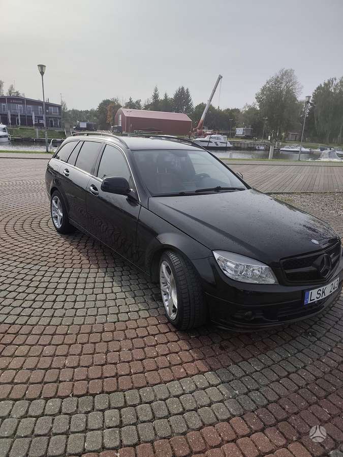 Mercedes-Benz C200 2008 — вигляд ззаду