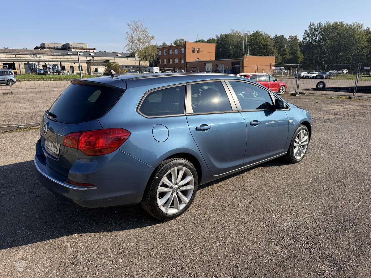 Opel Astra 2015 — engine 1956 cm³, 165 HP (121kW)