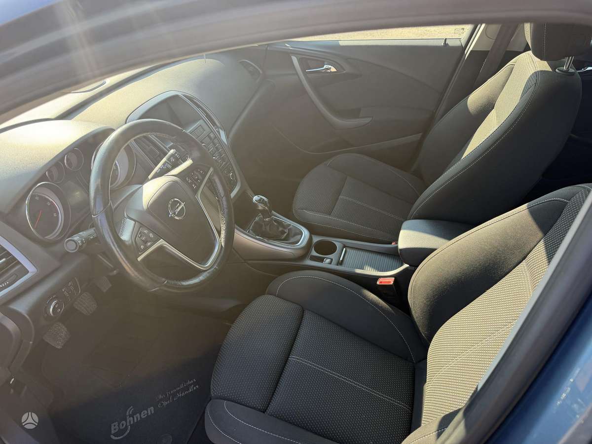 Opel Astra 2015 — photo 6
