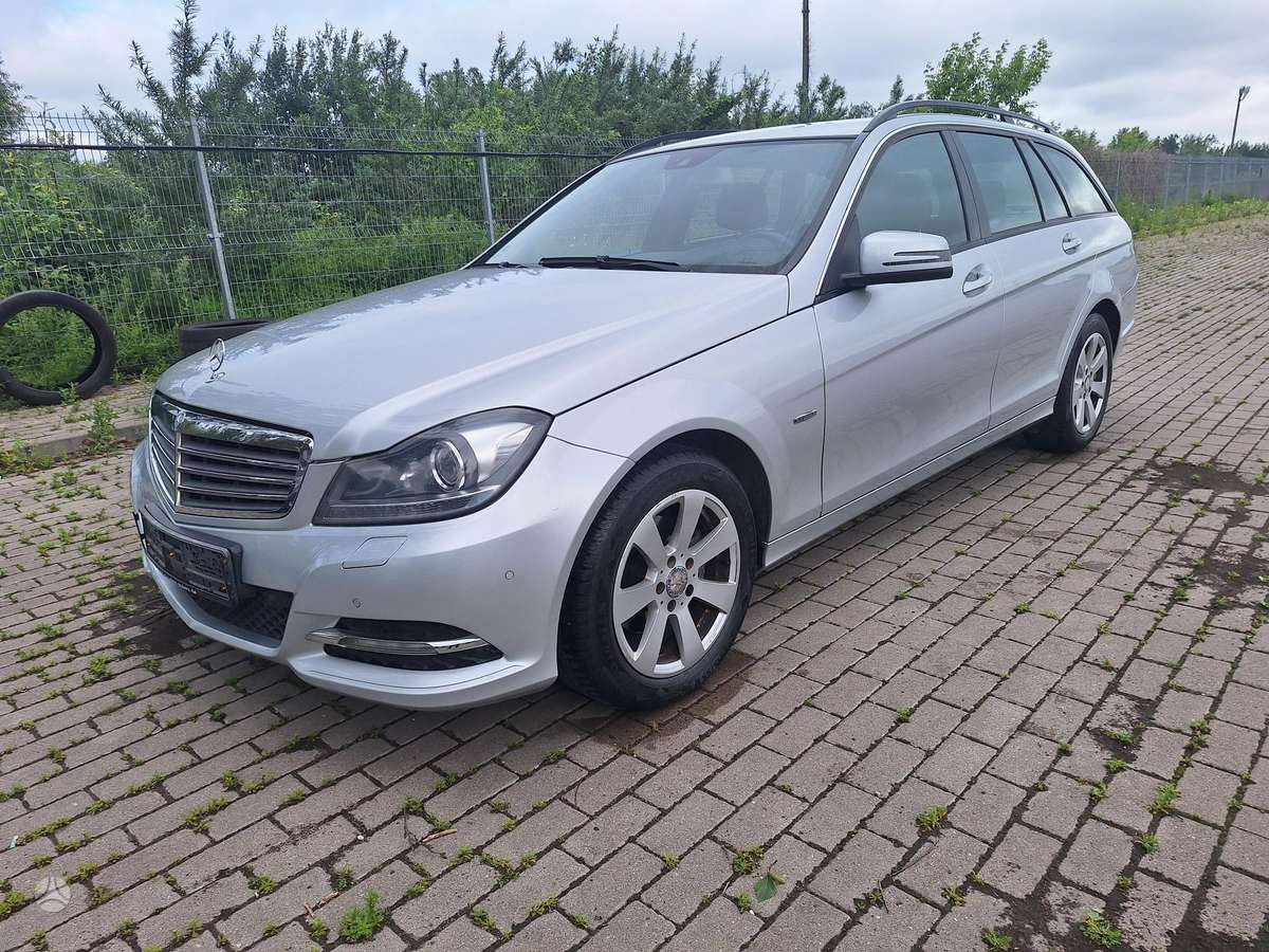 Mercedes-Benz C200, 2012