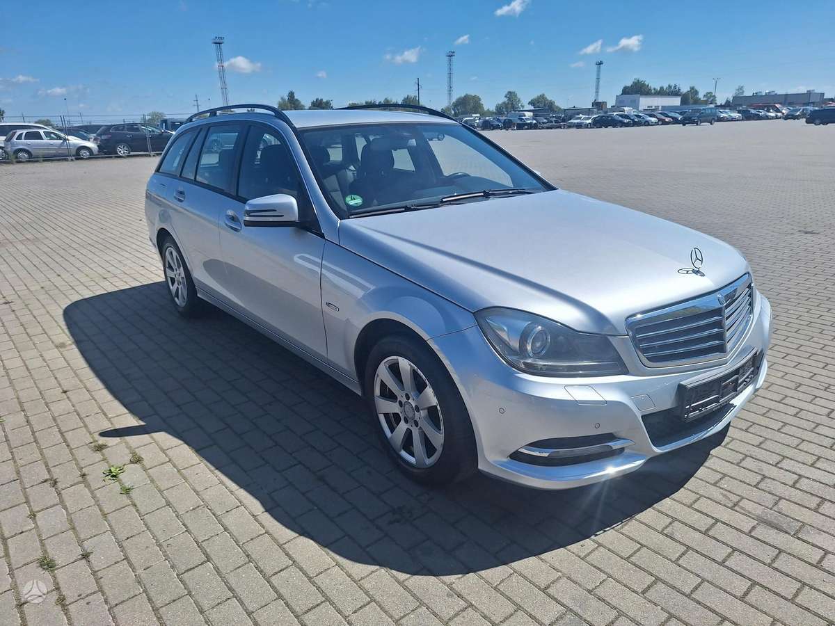 Mercedes-Benz C200 2012 — photo 10