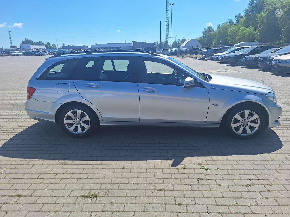 Mercedes-Benz C200 2012 — photo 11