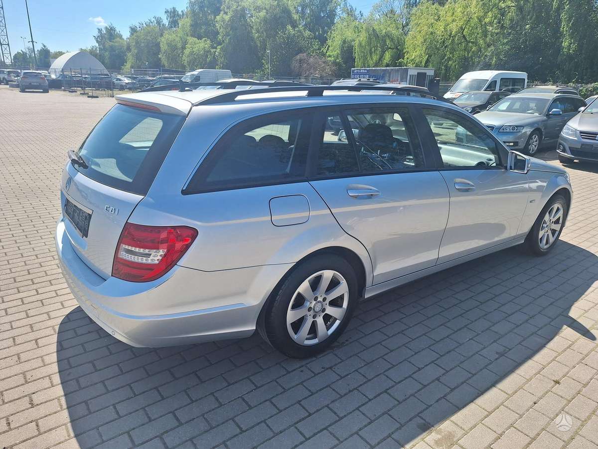 Mercedes-Benz C200 2012 — photo 12