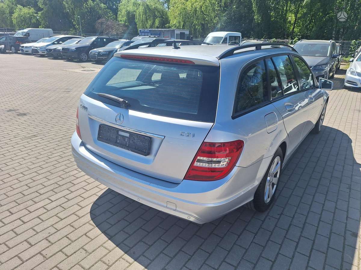 Mercedes-Benz C200 2012 — photo 13